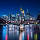 Frankfurt Skyline zur Blauenstunde