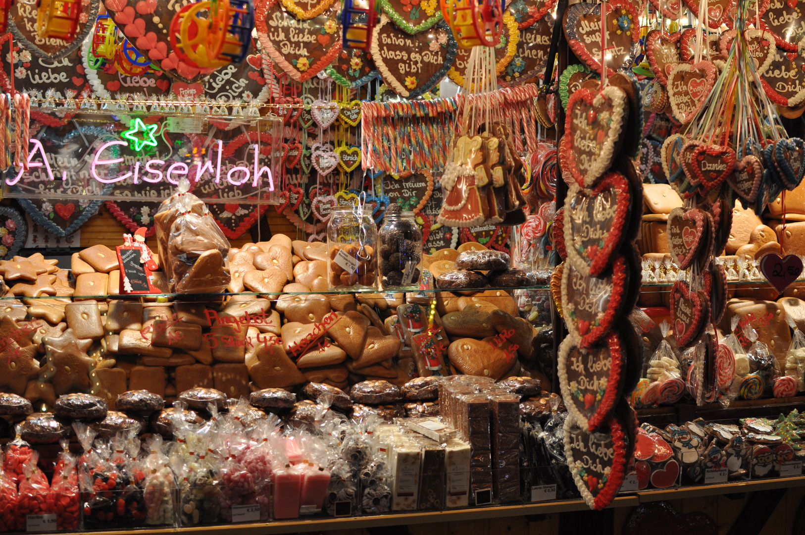 Frankfurt - Stand am Weihnachtsmarkt 2011