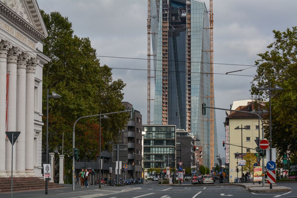 Frankfurt: "Tor zum Ostend" mit Literaturhaus, Südfass und EZB-Neubau