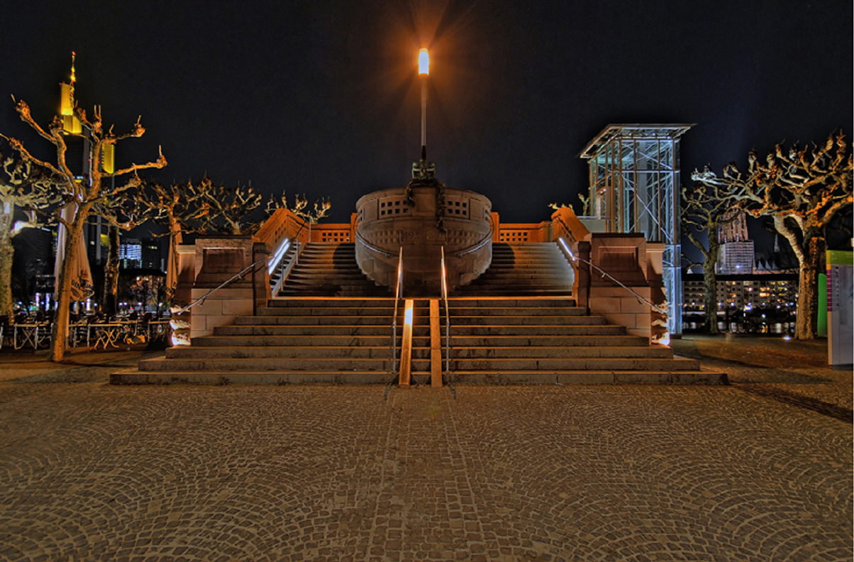 Frankfurt Treppe zum Eisernen Steg