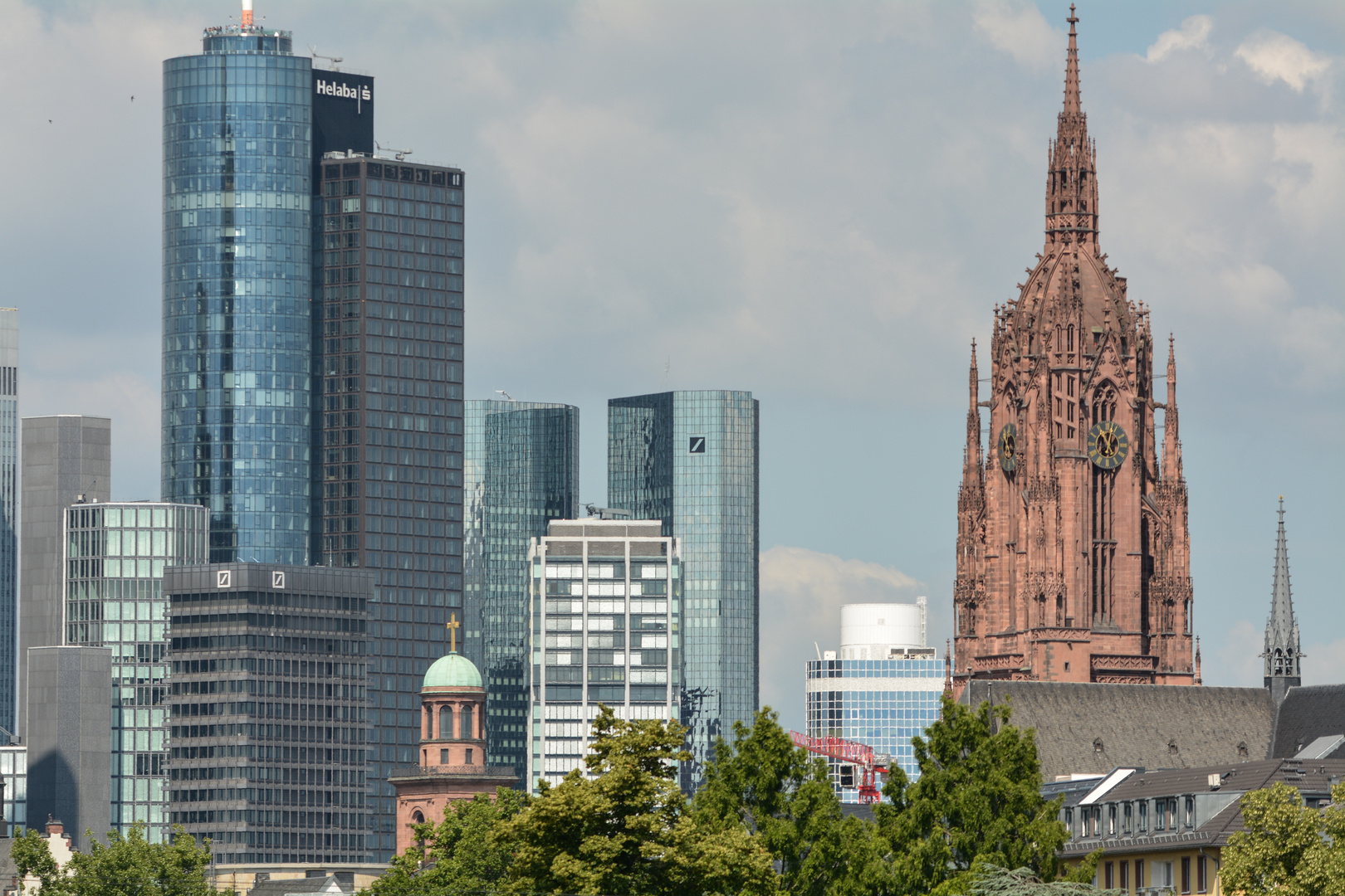 Frankfurt: Türme der weltlichen und kirchlichen Macht