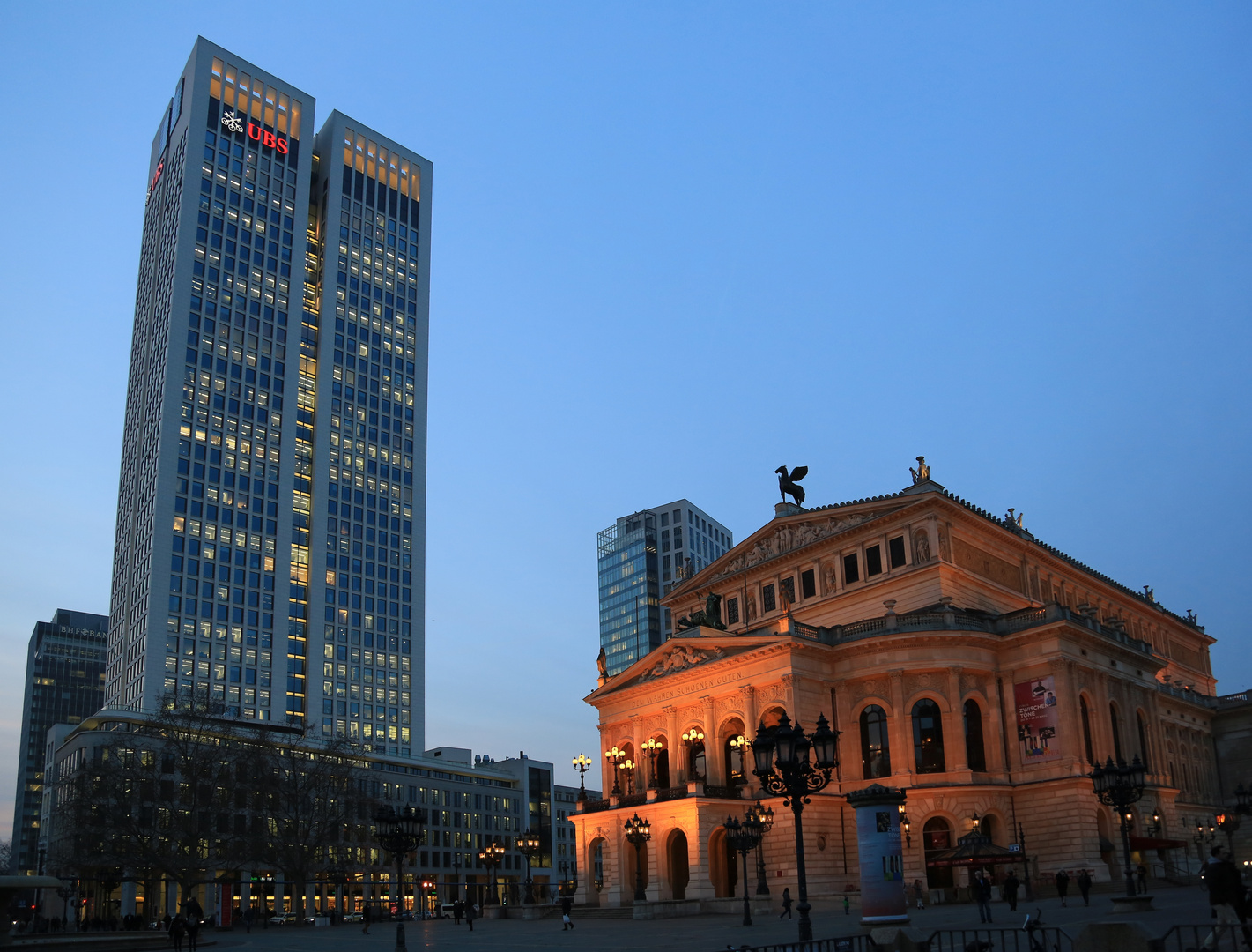 Frankfurt - UBS-Hochhaus und Alte Oper