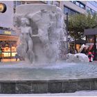 Frankfurt, un fuente (Brunnen)