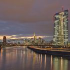 Frankfurt und EZB bei Nacht