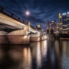 Frankfurt - Untermainbrücke bei Nacht