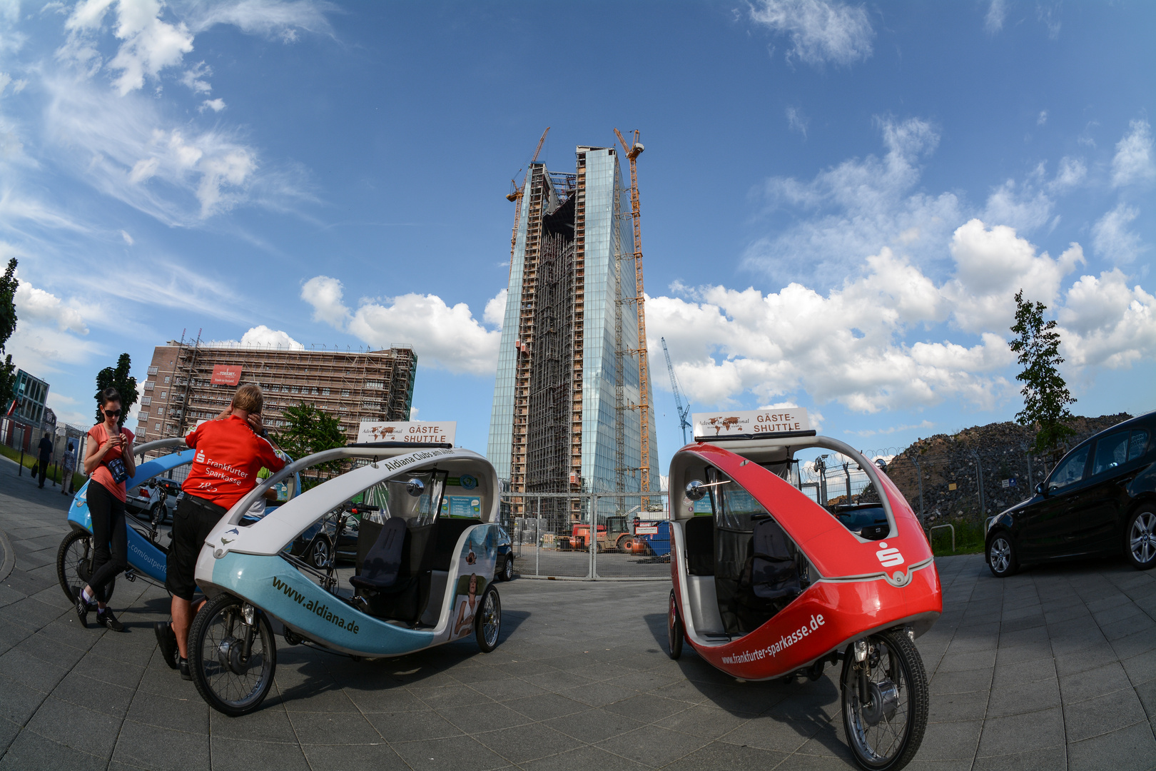 Frankfurt: Velotaxis vor dem EZB-Neubau