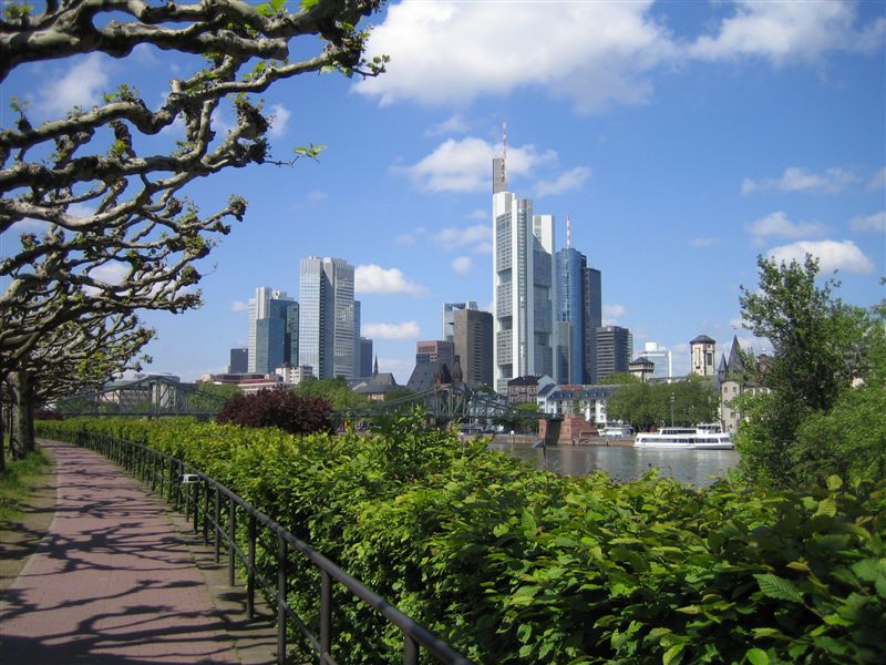 Frankfurt vom Radweg