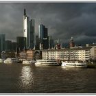 Frankfurt vor dunklen Wolken