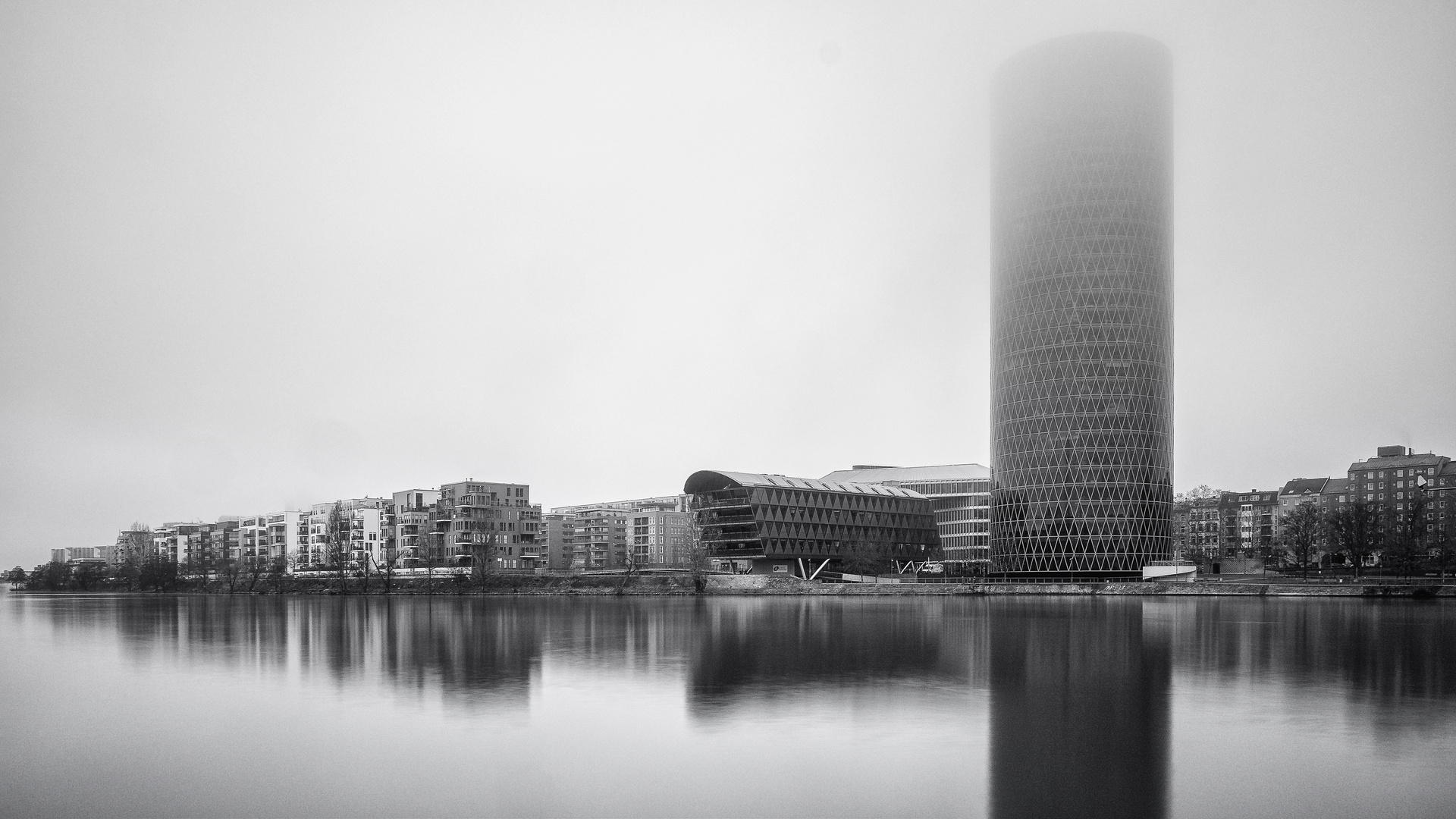 Frankfurt. Westhafen im Nebel.