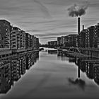 Frankfurt Westhafen mit flauem Himmel in SW