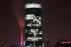 Frankfurt Westhafen Tower bei Nacht
