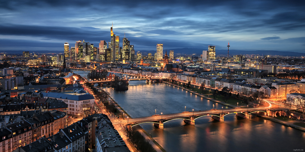 Frankfurt zur blauen Stunde