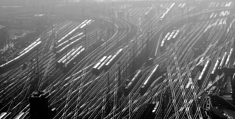 Frankfurter Bahnanlagen im täglichen Smog