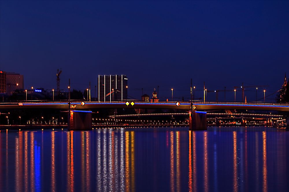 Frankfurter Brücke in Richtung Sachsenhausen