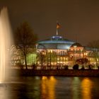 Frankfurter Festhalle bei Nacht