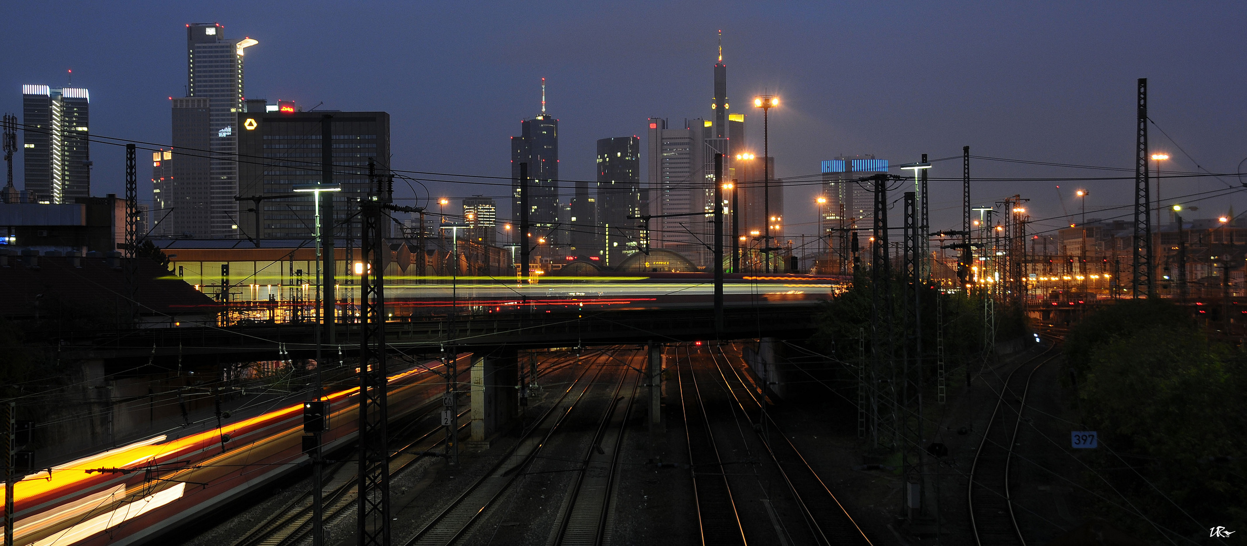 Frankfurter Hauptbahnhof bei Nacht