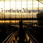 Frankfurter Hauptbahnhof im Abendlicht