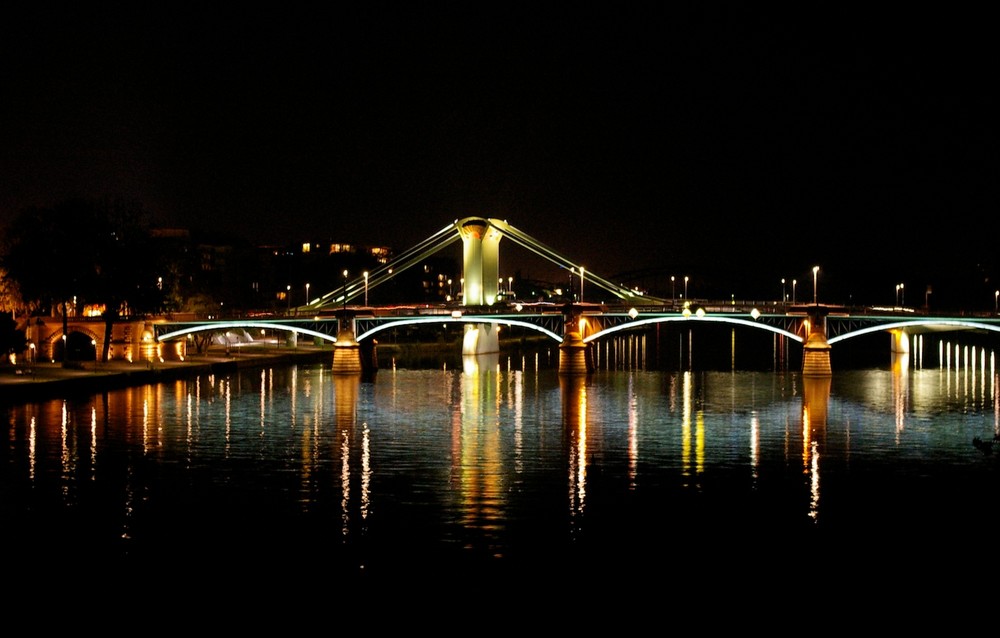 Frankfurter Leuchtbrücke