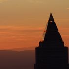 Frankfurter Messeturm am Abend