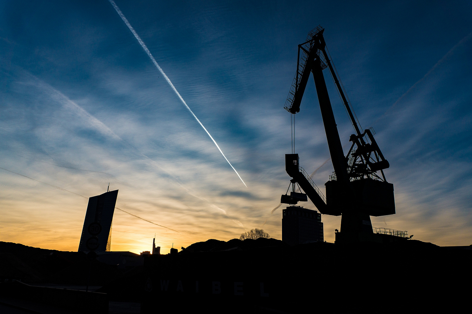 Frankfurter Osthafen zur blauen Stunde