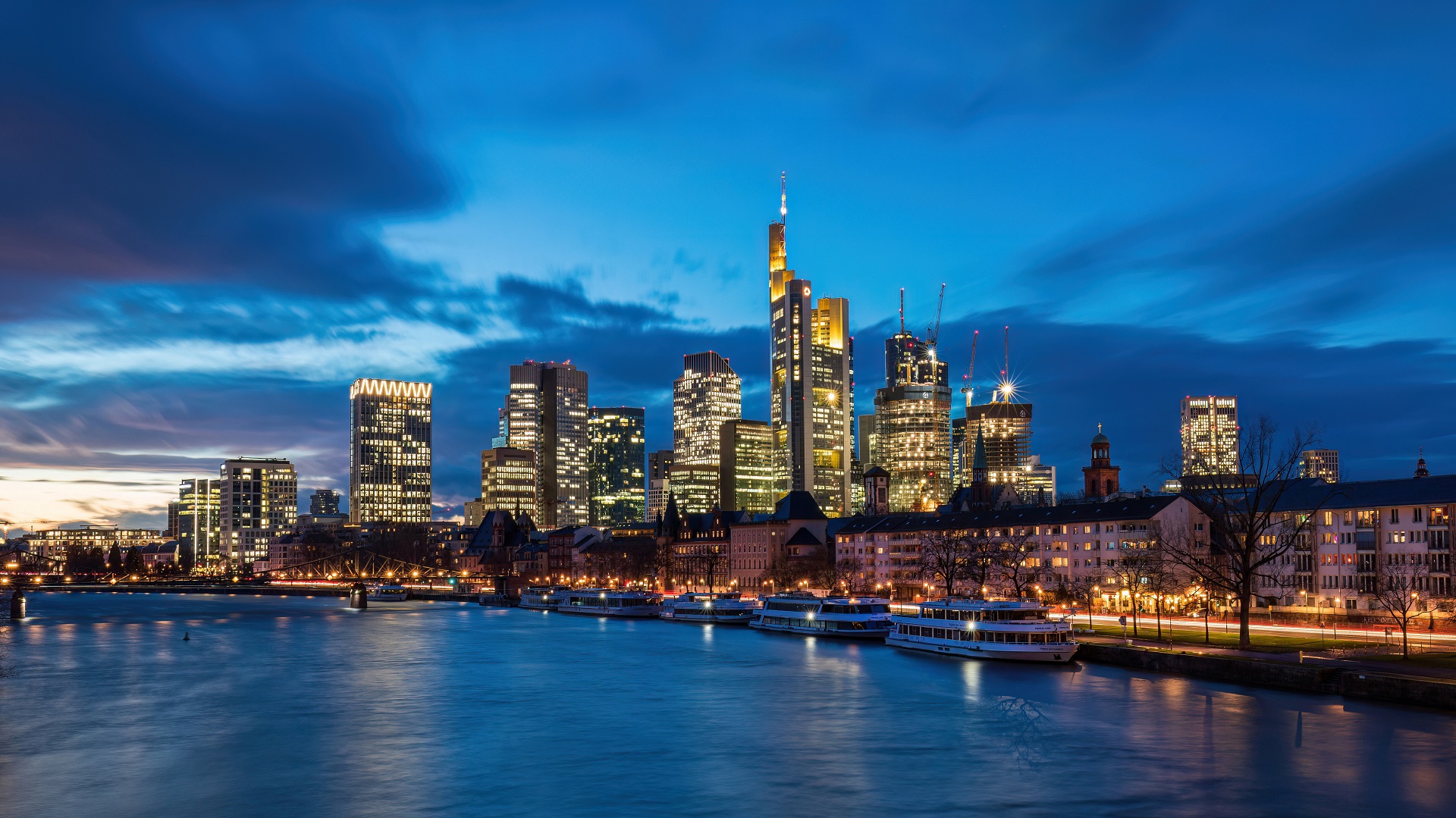 Frankfurter Skyline Foto & Bild spezial, available light, natur Bilder auf