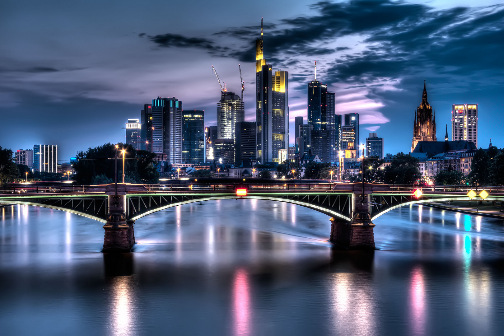 Frankfurter Skyline Foto &amp; Bild | architektur, architektur bei nacht ...