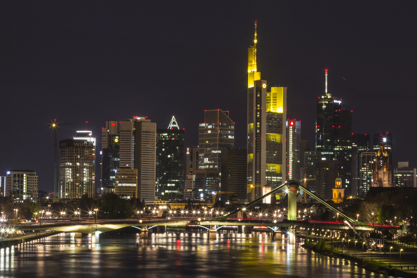 Frankfurter Skyline am späten Abend