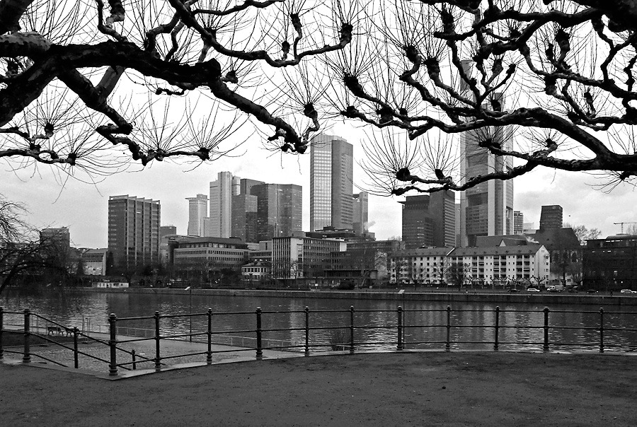 Frankfurter Skyline am späten Nachmittag