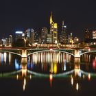 Frankfurter Skyline "auf" der alten Brücke