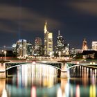 Frankfurter Skyline bei Nacht