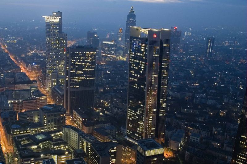 Frankfurter Skyline bei Nacht