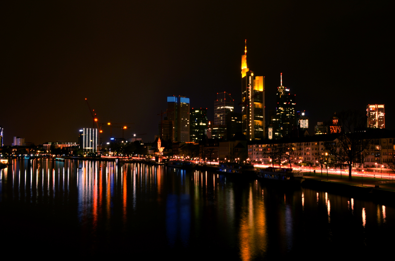 Frankfurter Skyline bei Nacht