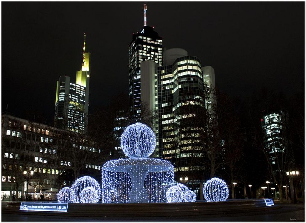 Frankfurter Skyline bei Nacht