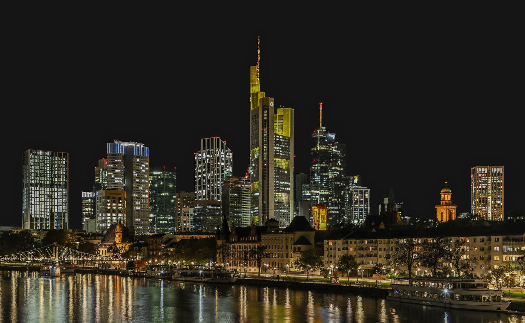 Frankfurter Skyline bei Nacht