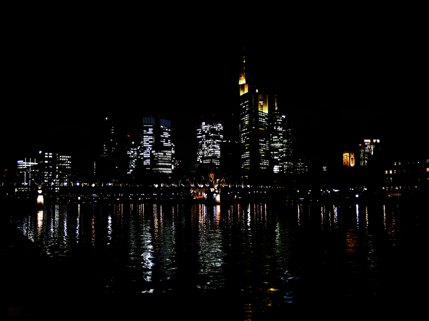 Frankfurter Skyline bei Nacht