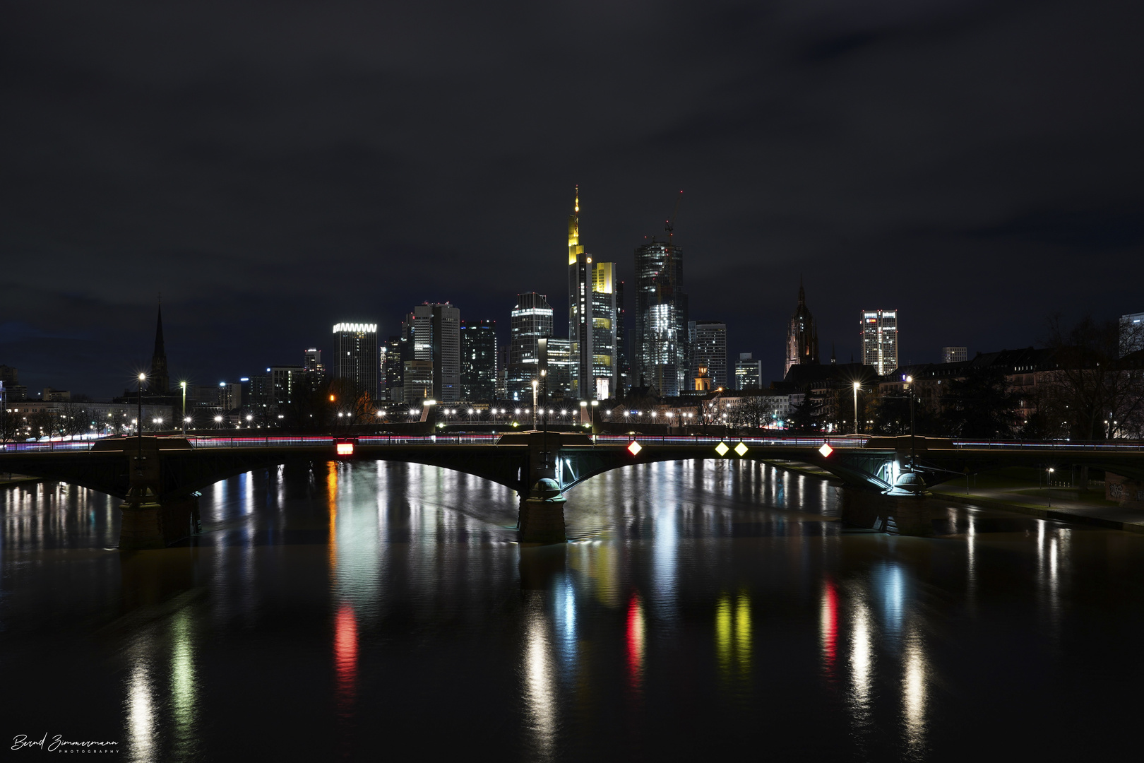 Frankfurter Skyline bei Nacht 