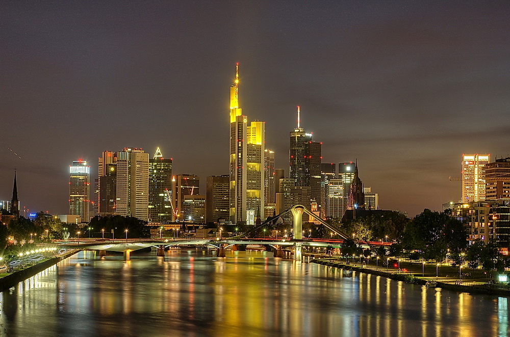 Frankfurter Skyline bei Nacht