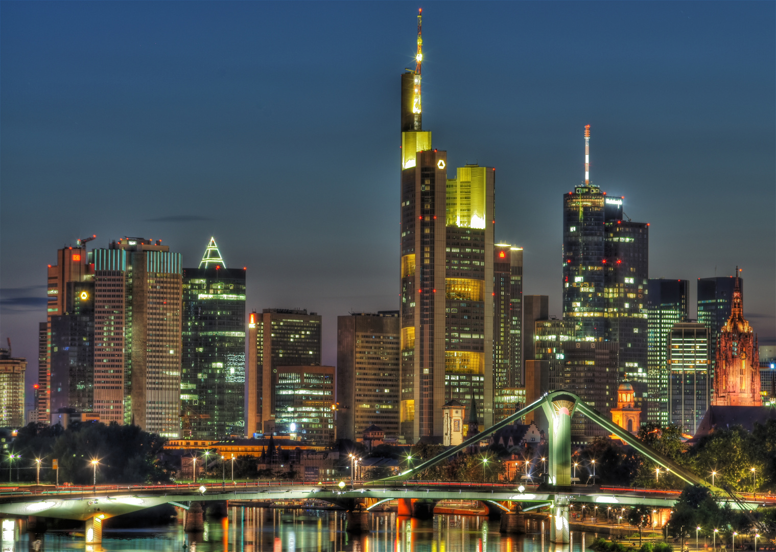 Frankfurter Skyline bei Nacht