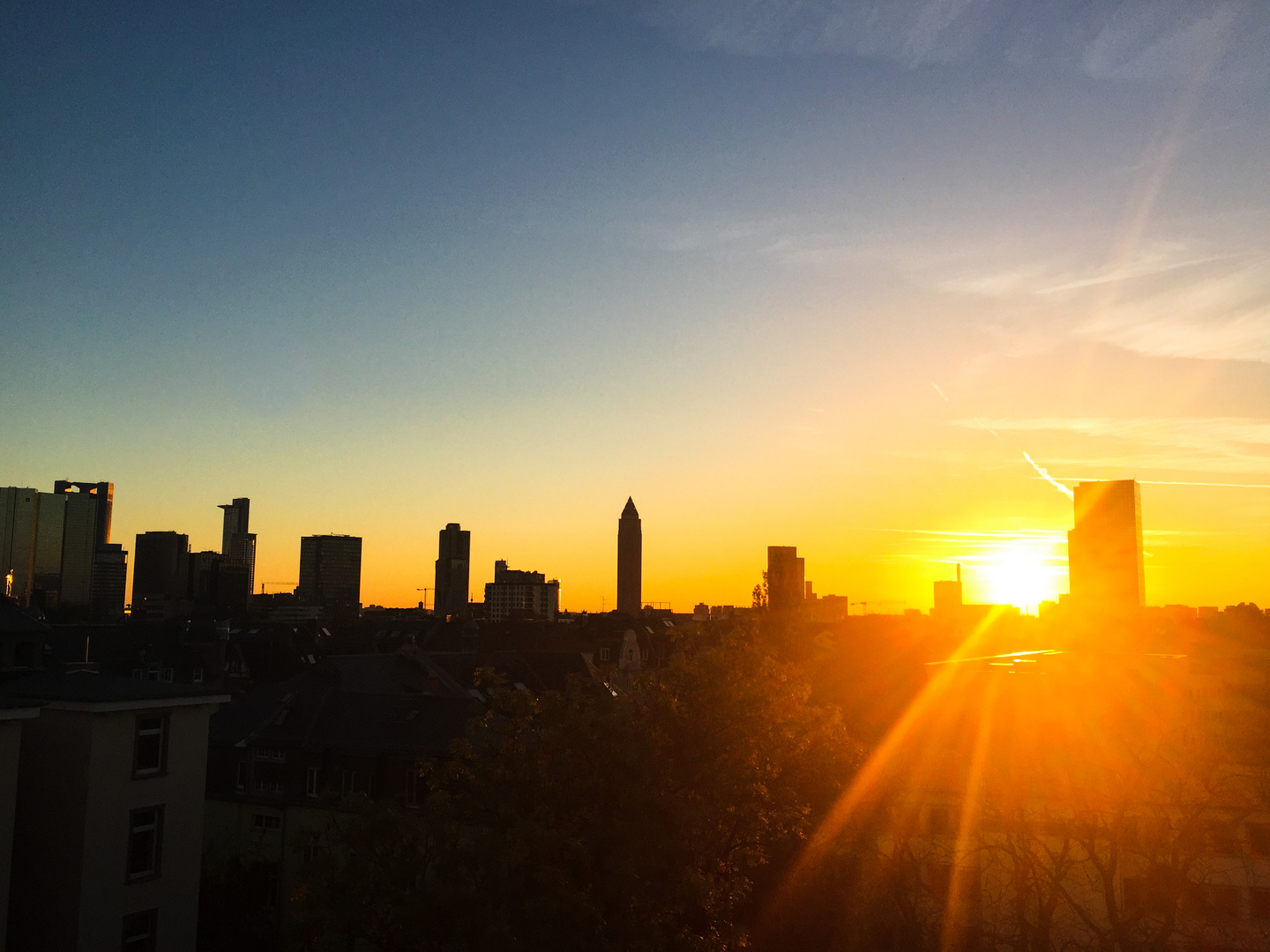 Frankfurter Skyline bei Sonnenuntergang