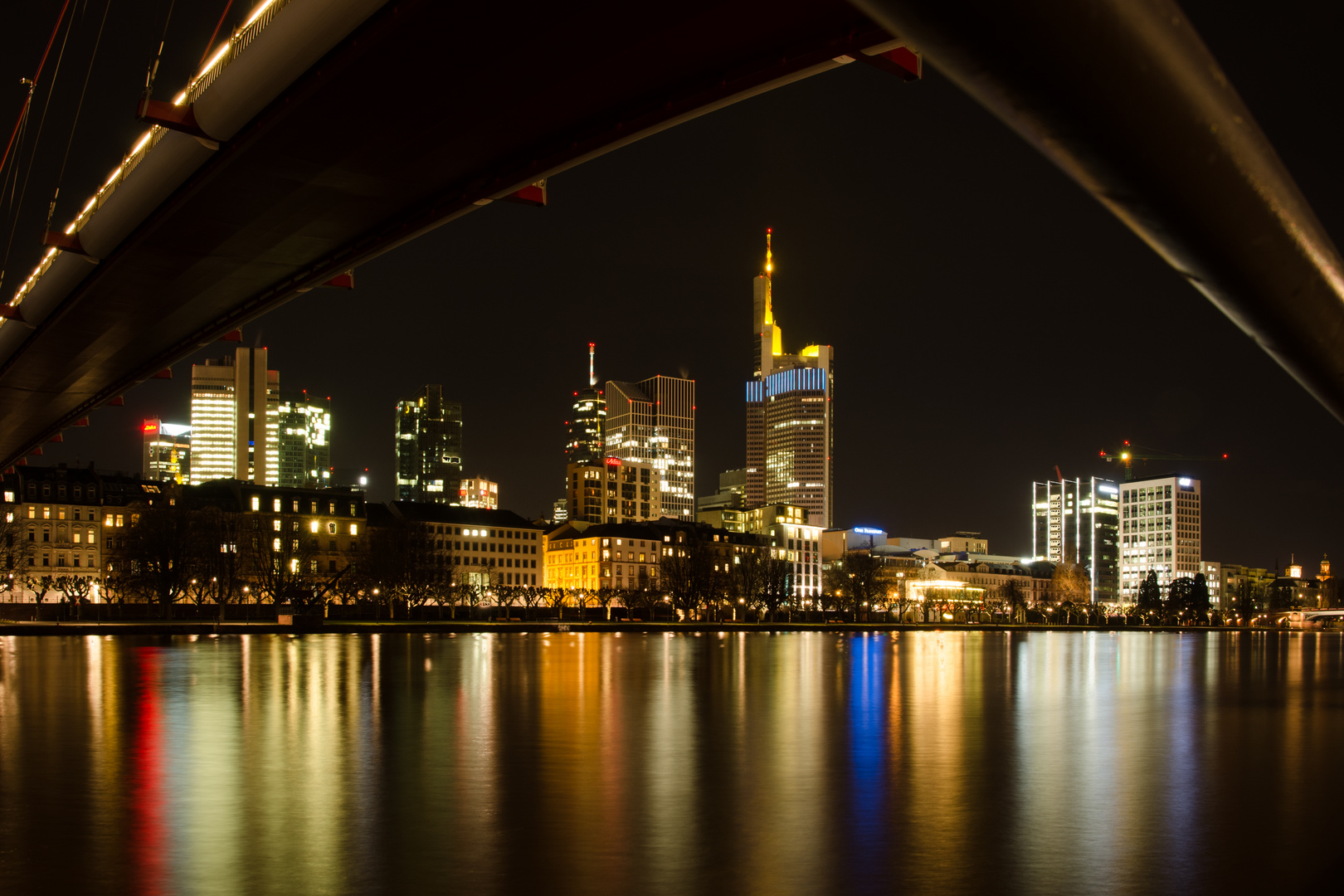 Frankfurter Skyline: Blick v. Mainufer, Sachsenhäuser Seite