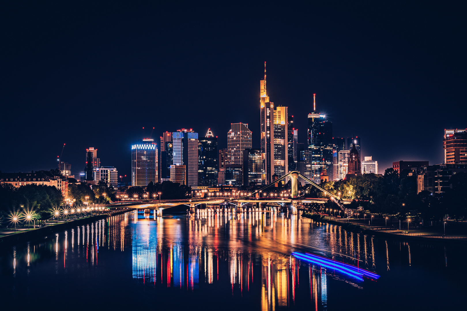 Frankfurter Skyline Foto &amp; Bild | architektur, architektur bei nacht ...