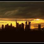 Frankfurter Skyline im Abendlicht