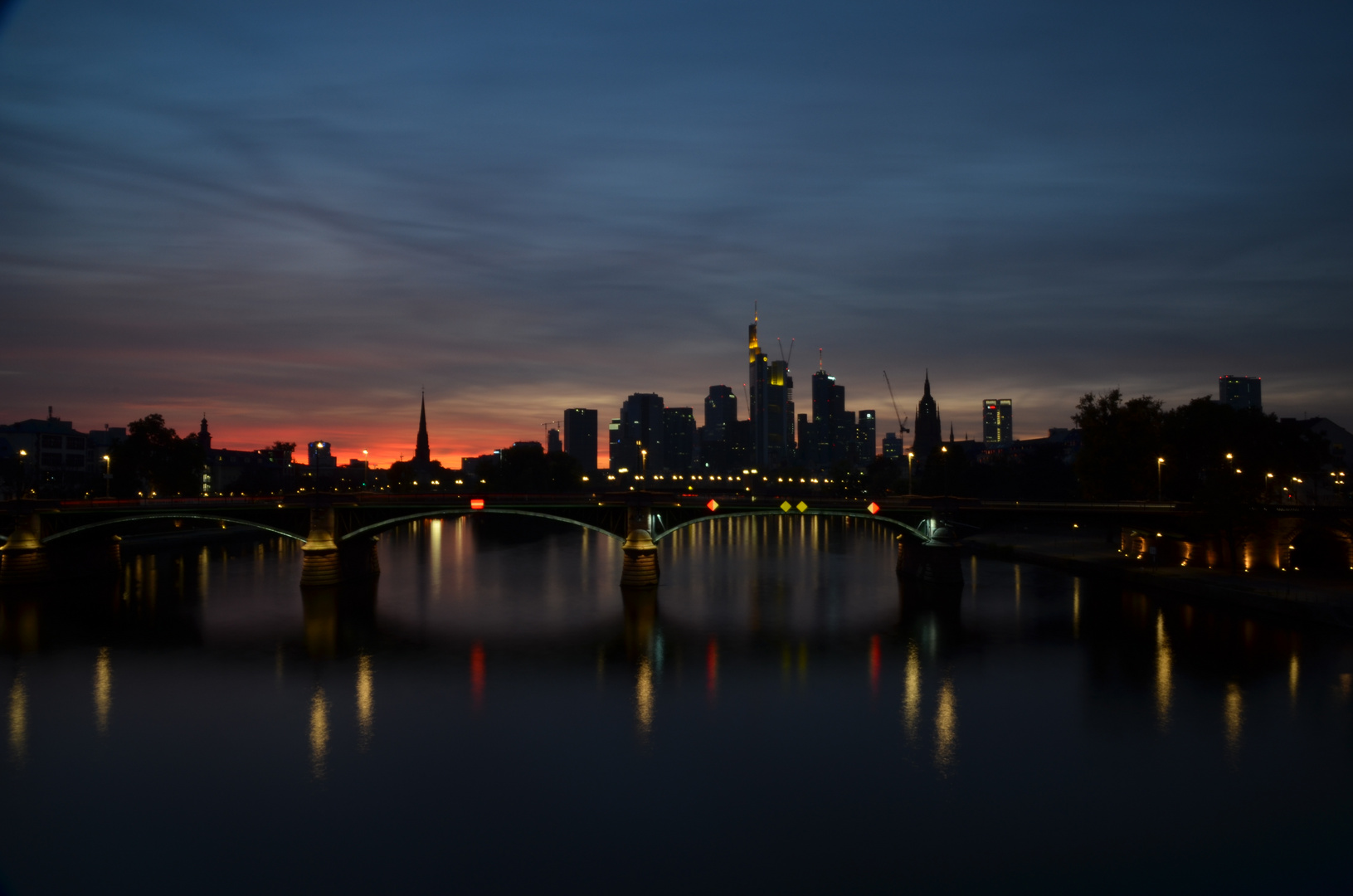 Frankfurter Skyline im Abendrot