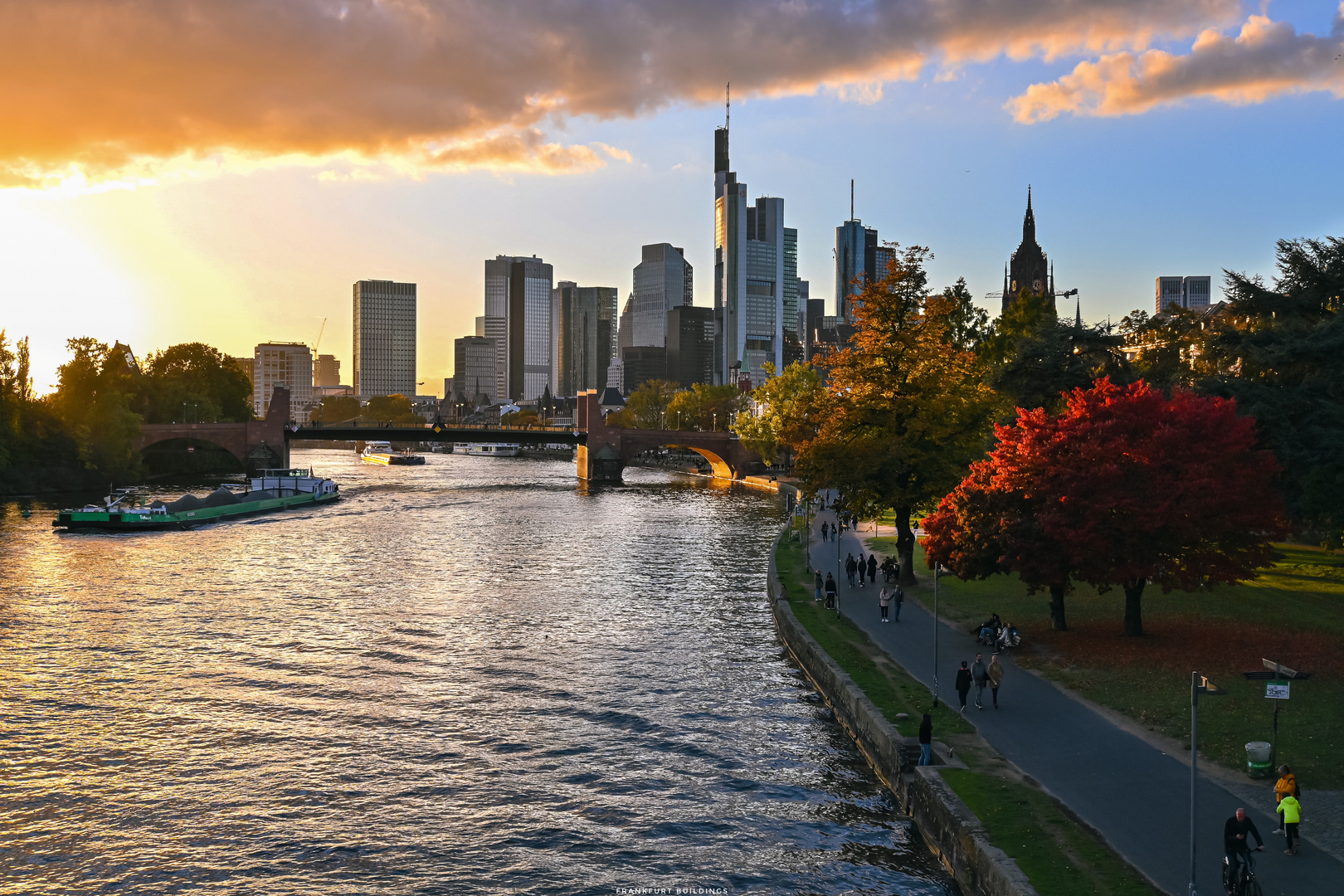 Frankfurter Skyline im Herbst Foto &amp; Bild | deutschland, europe, hessen ...