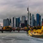 Frankfurter Skyline im Herbst