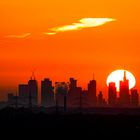 Frankfurter Skyline im Sonnenaufgang