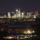 Frankfurter Skyline im Wachstummfieber bei Nacht