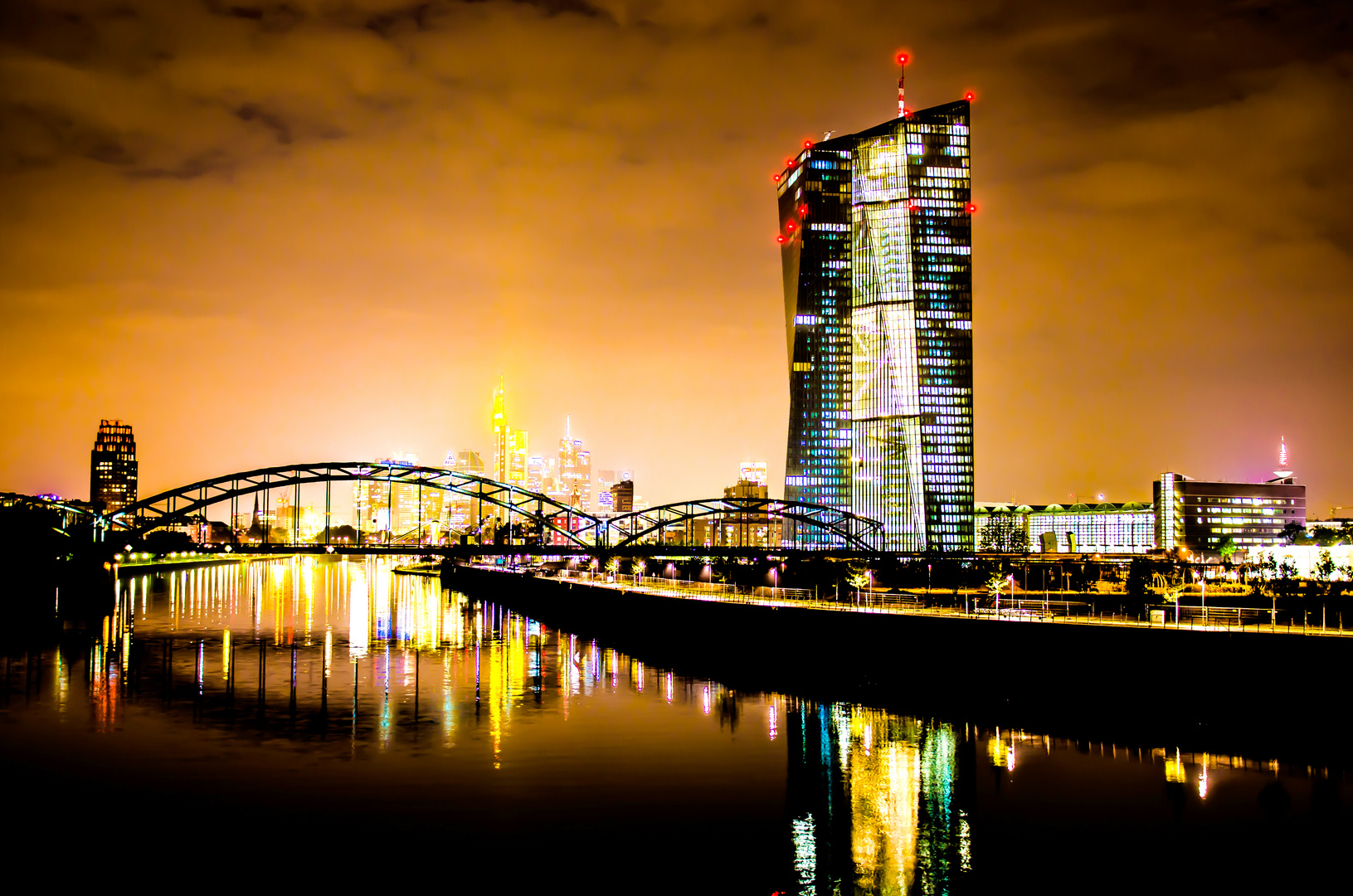 Frankfurter Skyline mit EZB