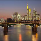 Frankfurter Skyline von der Flößerbrücke aus gesehen