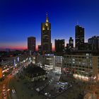 Frankfurter Skyline zur blauen Stunde